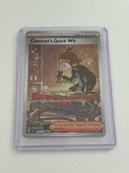 Pokémon-Karte Clemont's Quick Wit in Hülle, Vorderseite mit Charakter-Artwork