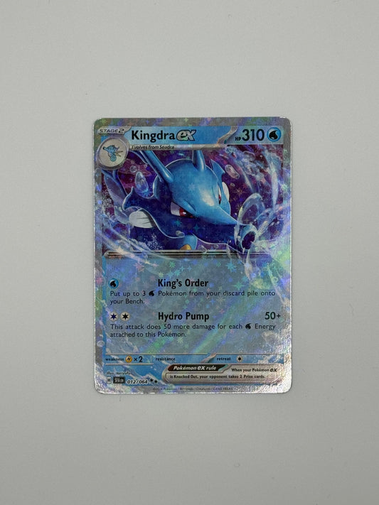 Kingdra EX – Full‑Art Secret Rare (012/064) | Paldean Fates – Shiny Vault (EN) | – jetzt bestellen bei Pokécado Kaufmann